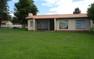 3 Bedroom House in Barry Hertzog Park