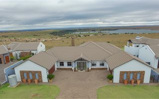 4 Bedroom House in Bankenveld