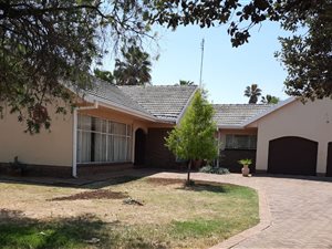3 Bed House in Lourenspark
