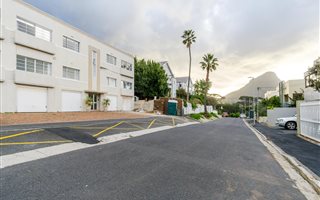 2 Bedroom Apartment in Vredehoek