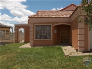 3 Bed House in Mandela View