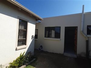 Bachelor apartment in Hurlingham Manor