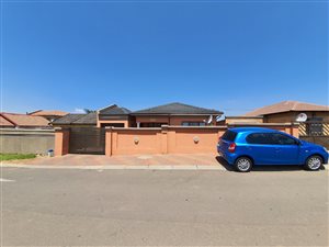 3 Bed House in Roodekop