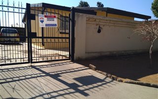 2 Bedroom House in Mabopane