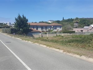 735 m² Land available in Seaside Longships