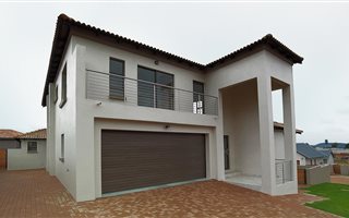 4 Bedroom House in Boardwalk