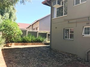 1 Bed Garden Cottage in Weltevreden Park