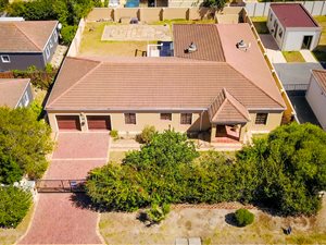 4 Bed House in Westridge