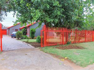 3 Bed House in Zakariyya Park