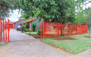 3 Bedroom House in Zakariyya Park