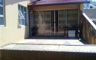 3 Bedroom Simplex in Woodhaven