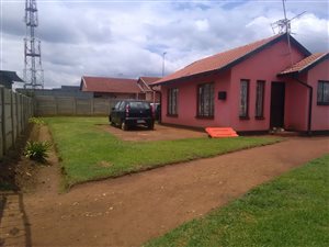 2 Bed House in Etwatwa