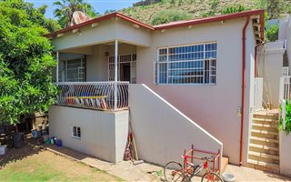 3 Bedroom House in Bezuidenhout Valley