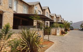 3 Bedroom Townhouse in Wilgeheuwel