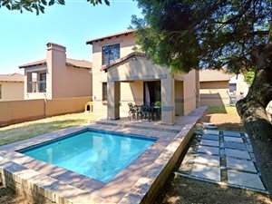 2 Bed Cluster in Bloubosrand