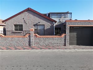 4 Bed House in Langa