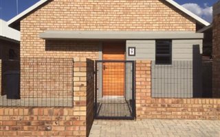 3 Bedroom Simplex in Die Bult