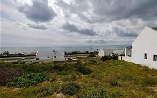 599 m² Land available in Britannica Heights