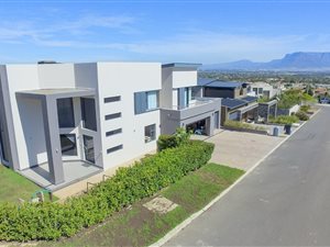 4 Bed House in Baronetcy Estate