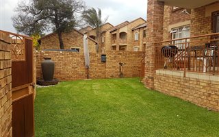 2 Bedroom Townhouse in Mooikloof Estate