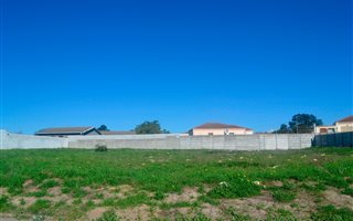 558 m² Land available in Scottsdene