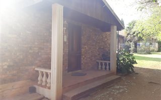 2 Bedroom Garden Cottage in South Kensington