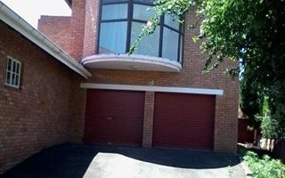 2 Bedroom Garden Cottage in Hayfields