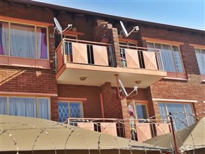 2 Bed Apartment in Witpoortjie