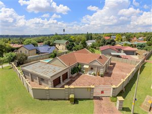 5 Bed House in Brackendowns