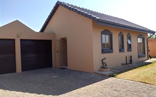2 Bedroom House in Bergsig