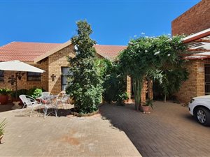 3 Bed House in Roylglen Gardens