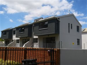 3 Bed Townhouse in Wynberg Upper