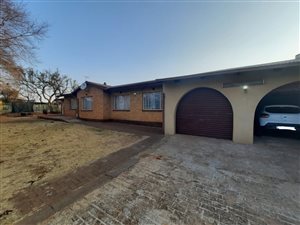 3 Bed House in Edelweiss