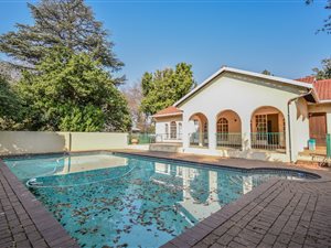 5 Bed House in Bryanston