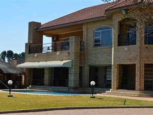 6 Bed House in Miravaal