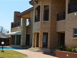6 Bed House in Miravaal