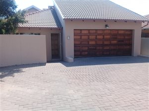 3 Bed House in Highveld
