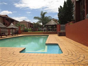 2 Bed Apartment in Weltevreden Park