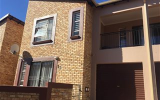 3 Bedroom Townhouse in Wilgeheuwel