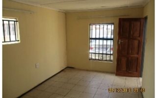 1 Bedroom Garden Cottage in Protea Glen