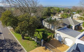 4 Bedroom House in Stellenberg