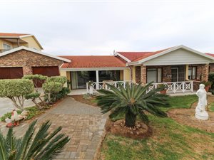 6 Bed House in Merryhill