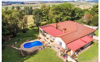 1.6 ha Smallholding in Merrivale Heights