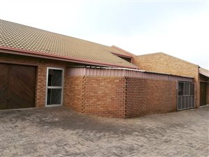 3 Bed Townhouse in Vanderbijlpark SE3