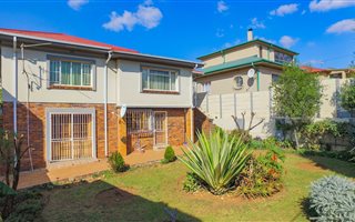 3 Bedroom House in Kensington