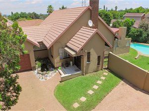 3 Bed House in Highway Gardens