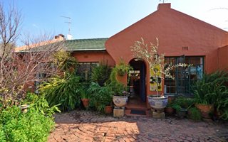 3 Bedroom House in Kensington B
