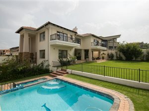 5 Bed House in Blue Valley Golf Estate