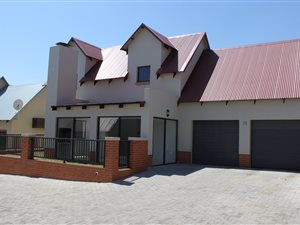 3 Bedroom Duplex in Heritage Hill