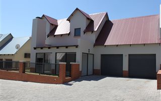3 Bedroom Duplex in Heritage Hill